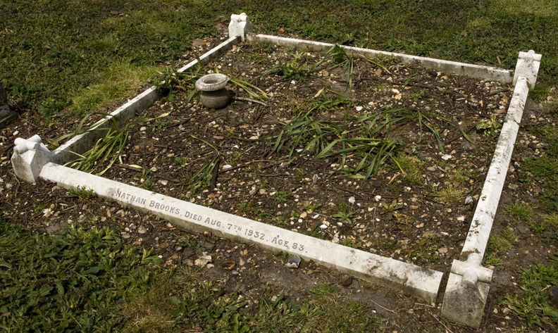 BROOKS Nathan 1932 and Eleanor 1953.jpg